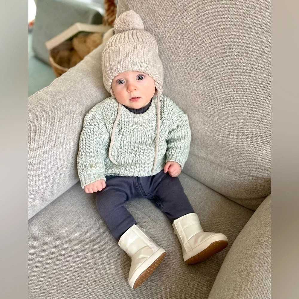 Old Navy Iridescent White Baby Puffer Boots 3-6 Months